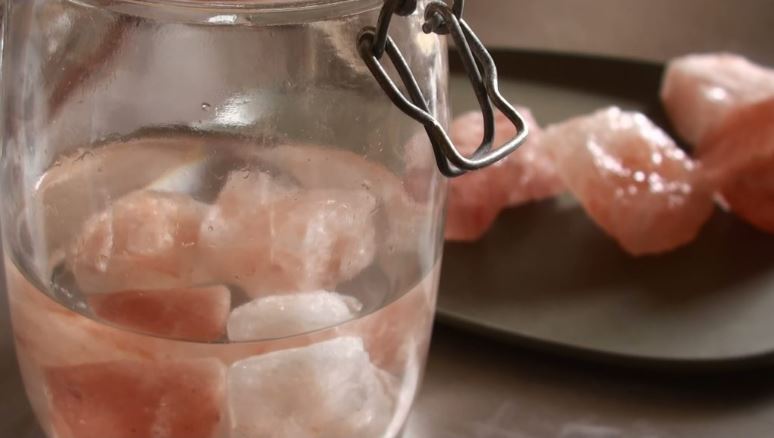 เกลือหิมาลัยสำหรับทำโซลวอเตอร์ (Himalayan Rock Salt for Sole Water) 100g